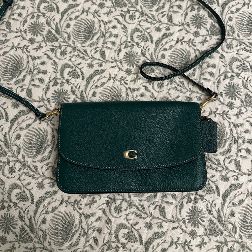 Coach - Small emerald leather clutch
